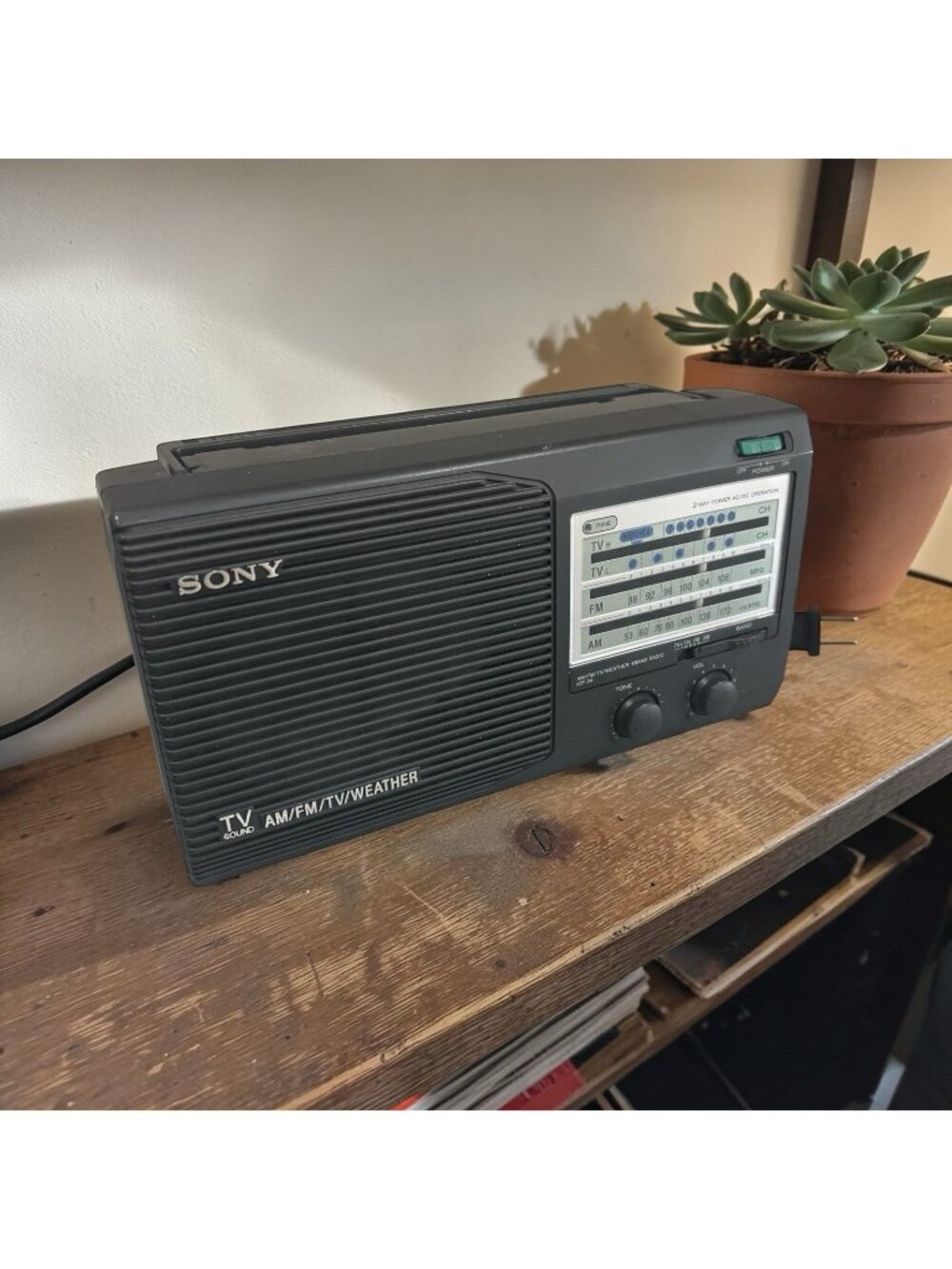 SONY Weather Radio TV Sound AM/FM/TV/Weather Radio ICF-34 Vintage